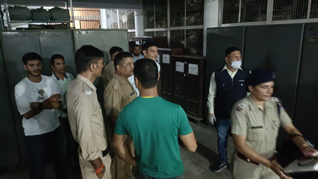 आरटीओ दफ्तर में चली गोली! बाल-बाल बचे कर्मचारी….