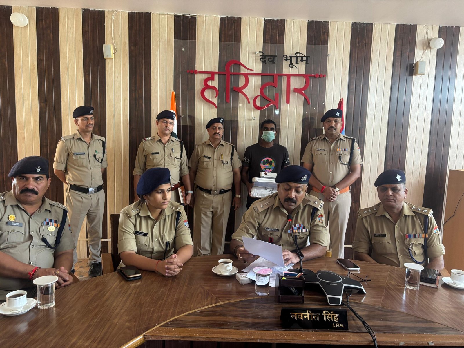 ब्रेकिंग:- लॉरेंस बिश्नोई के नाम पर जेल अधीक्षक को धमकी, तमंचा लेकर पहुंचा आरोपी दबोचा…..