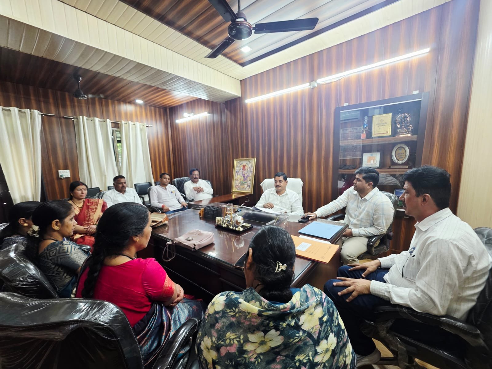 34 प्रस्तावों पर मंथन, कई पर लगी मुहर; दुग्ध उत्पादकों को दीपावली से पहले 2.75 करोड़ की लाभ राशि देने की तैयारी..