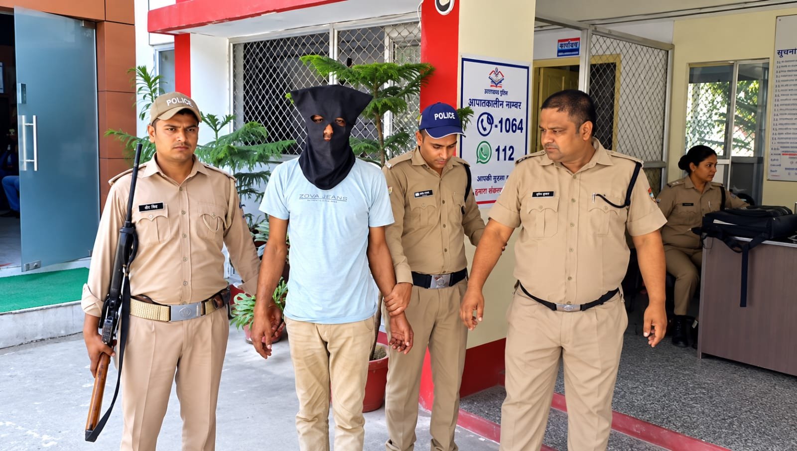 लीसा तस्करी का बड़ा खेल बेनकाब, कैंटर से 390 टीन बरामद..