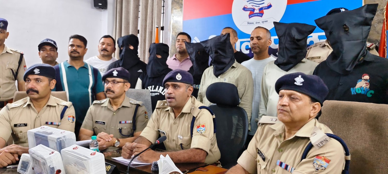 मुखानी में अंतरराष्ट्रीय साइबर ठगी के नेटवर्क का भंडाफोड़, मुख्य सरगना समेत 6 गिरफ्तार……