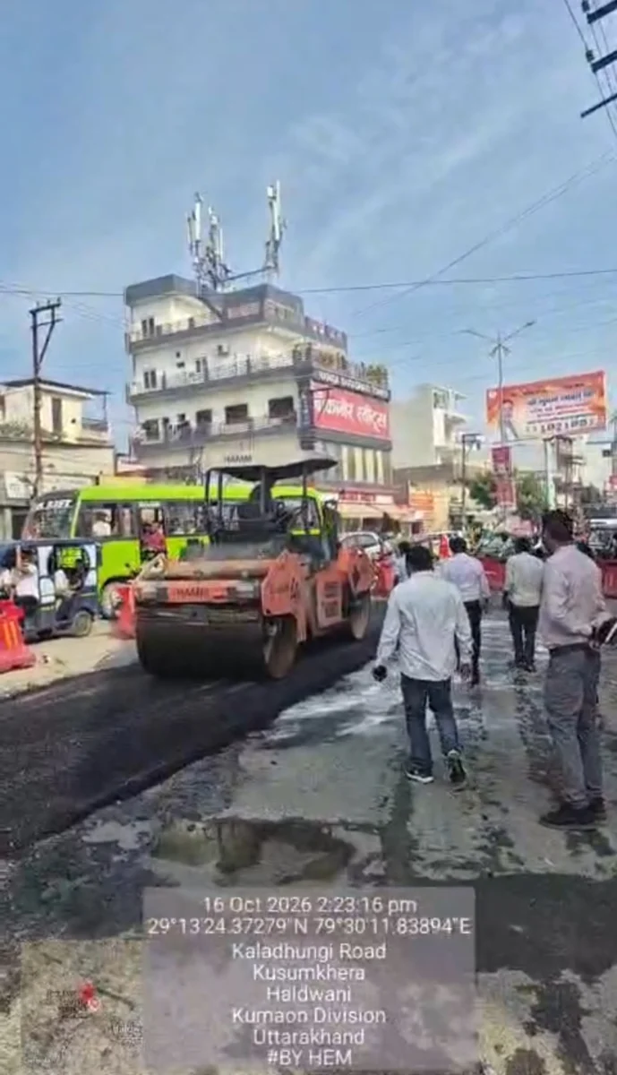 मुख्यमंत्री के निर्देश पर हल्द्वानी की सड़कें होंगी गड्ढामुक्त, डामरीकरण में आई तेजी