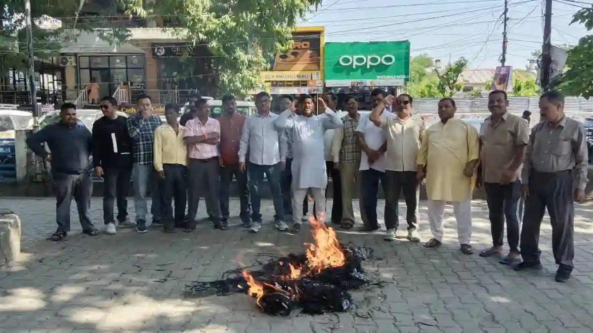 खड़गे की टिप्पणी के विरोध में भाजपा अनुसूचित जाति मोर्चा ने फूंका पुतला